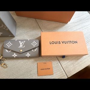Louis Vuitton Sarah Wallet